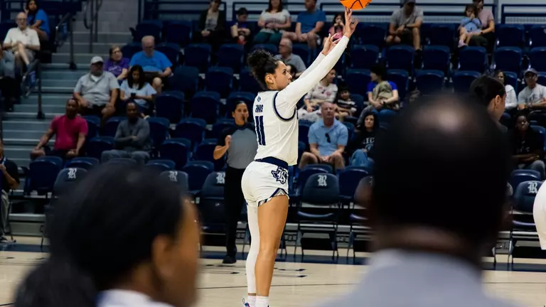 Rice Returns to Tudor Fieldhouse for UIW
