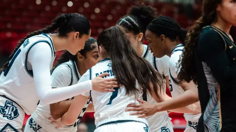 Owls Fall Just Short to UCF in Puerto Rico