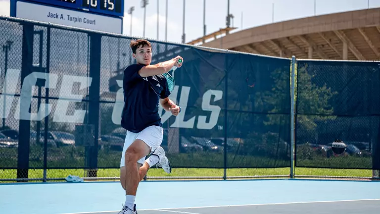 Kuzmenok Falls in Three Sets