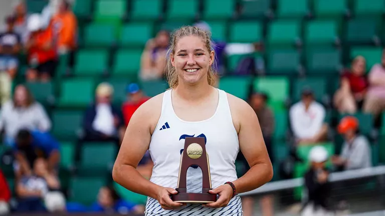 Van der Westhuizen Places Seventh at NCAA Championships