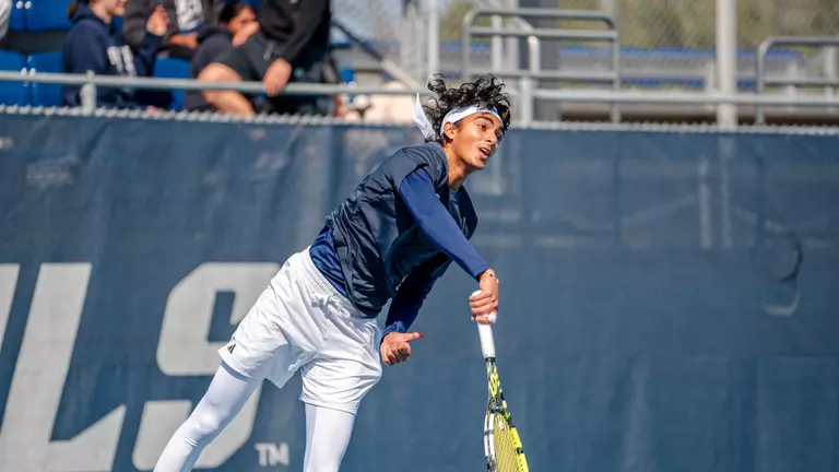 Owls Drop Dual Season Opener to Arkansas