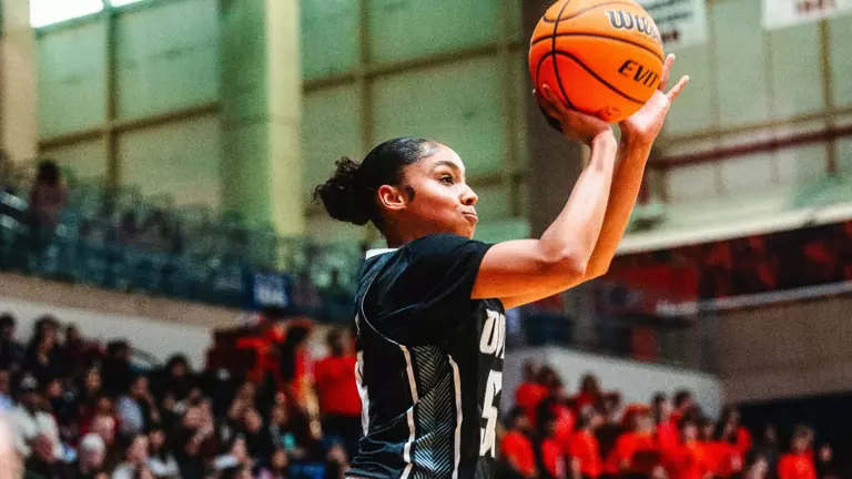 Flores' Career Day Ignites Rice Past UTSA