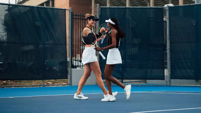 Owls Sweep Islanders in Win