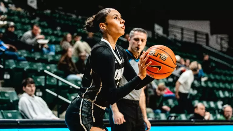 Owls Earn Pair of Milestones in Win at Charlotte