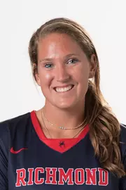 Caroline Queally Headshot