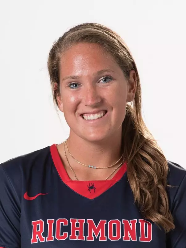 Caroline Queally Headshot