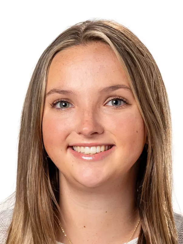 Laura Davis Headshot