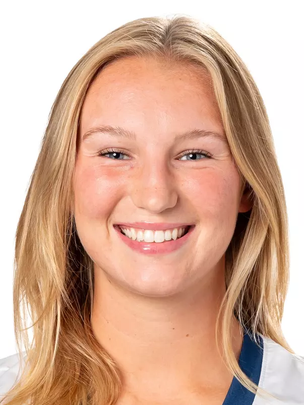 Hannah Custer Headshot