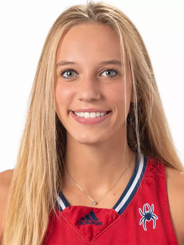 Kylee Lewandoski Headshot