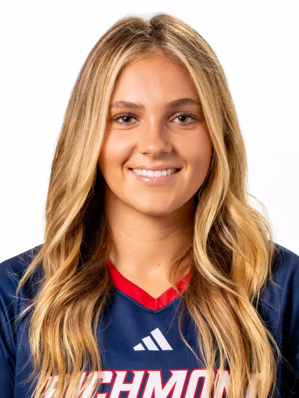 Elle Dziadzio headshot