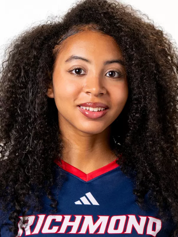 Ava Milisits Headshot