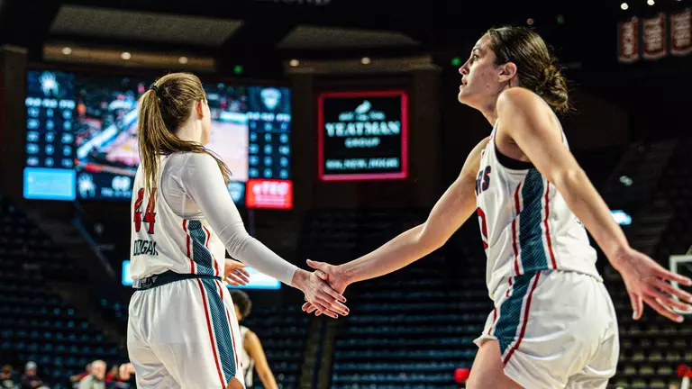 Doogan, Ullstrom Named to 2026 Becky Hammon Mid-Major Player of the Year Preseason Watch List