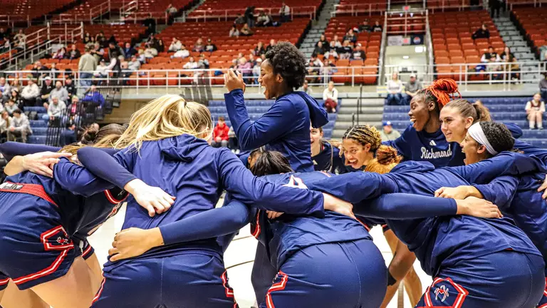 Dewey Sets Career High as Spiders Earn A-10 Road Win over St. Bonaventure