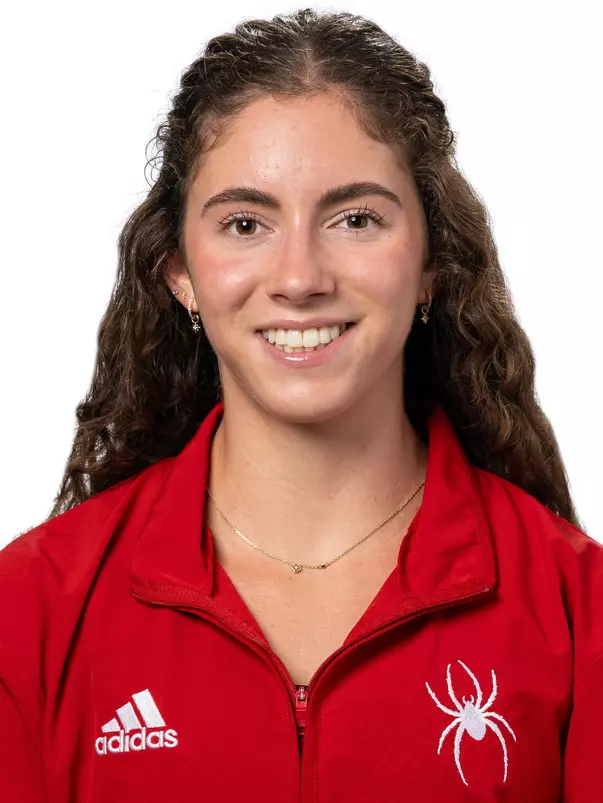 Estalla Bruneau headshot