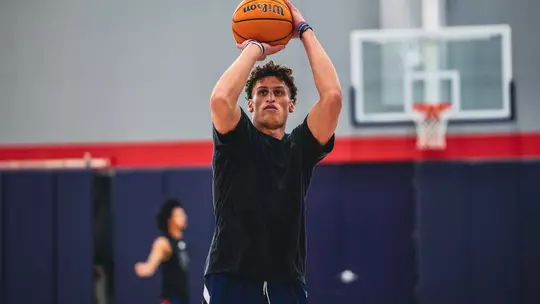 Jamie Kaiser Jr. shooting a jumpshot