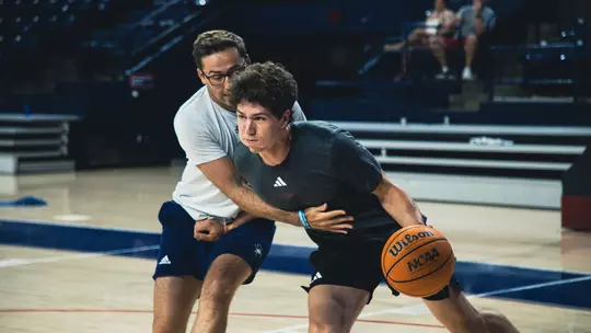 Derin Saran drives to the basket during a drill