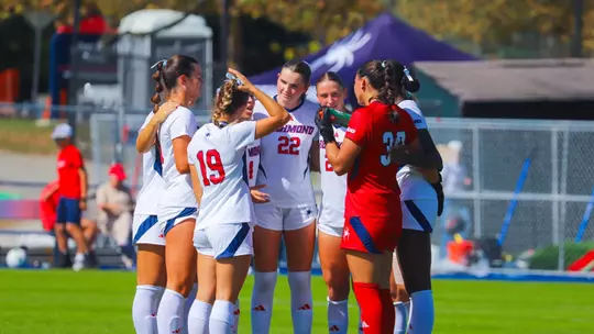 Spiders huddled together pregame