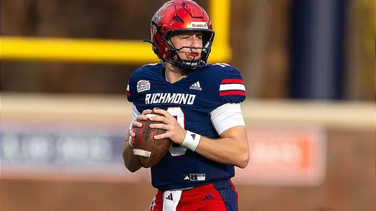 Ashten Snelsire looks to make a pass during a Richmond football game in 2025