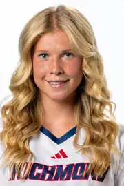Ella Santz headshot