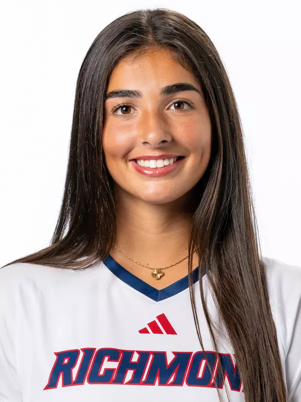 Madeline Bordages headshot