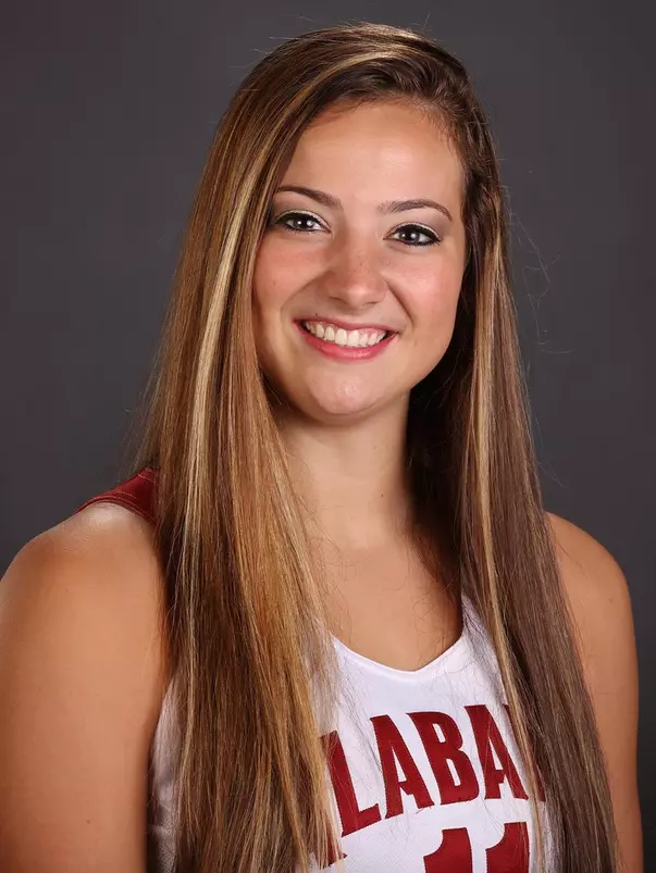 Hannah Cook headshot