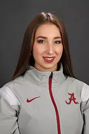 2023 VIctoria Laub Headshot