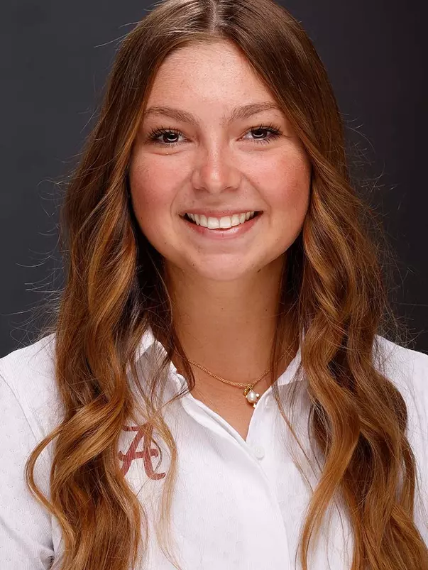 Molly Brown Davidson 2024 Headshot