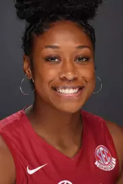 2025 Victoria Barrett Headshot