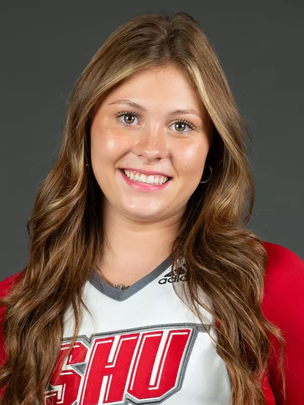 Sacred Heart University cheerleading photo by Tracy Deer-Mirek 8/21/23