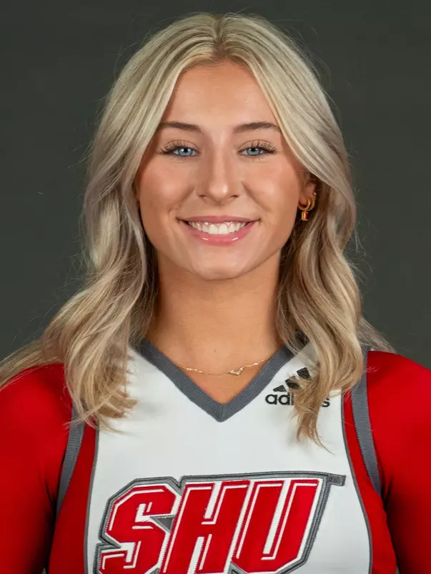 Sacred Heart University cheerleading photo by Tracy Deer-Mirek 8/21/23