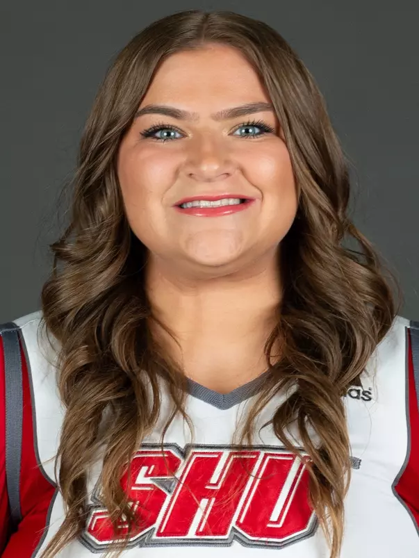 Sacred Heart University cheerleading photo by Tracy Deer-Mirek 8/21/23