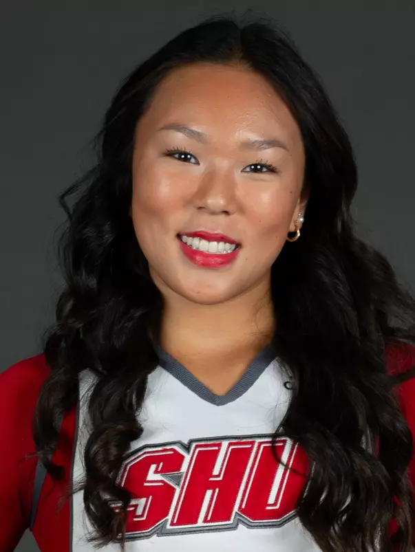 Sacred Heart University cheerleading photo by Tracy Deer-Mirek 8/21/23