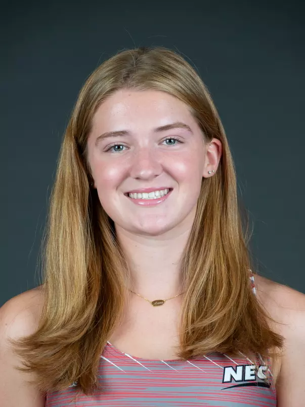 Sacred Heart University women's cross country photo by Tracy Deer-Mirek 8/22/23