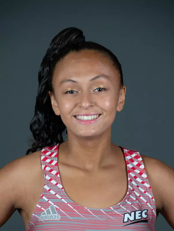 Sacred Heart University women's cross country photo by Tracy Deer-Mirek 8/22/23