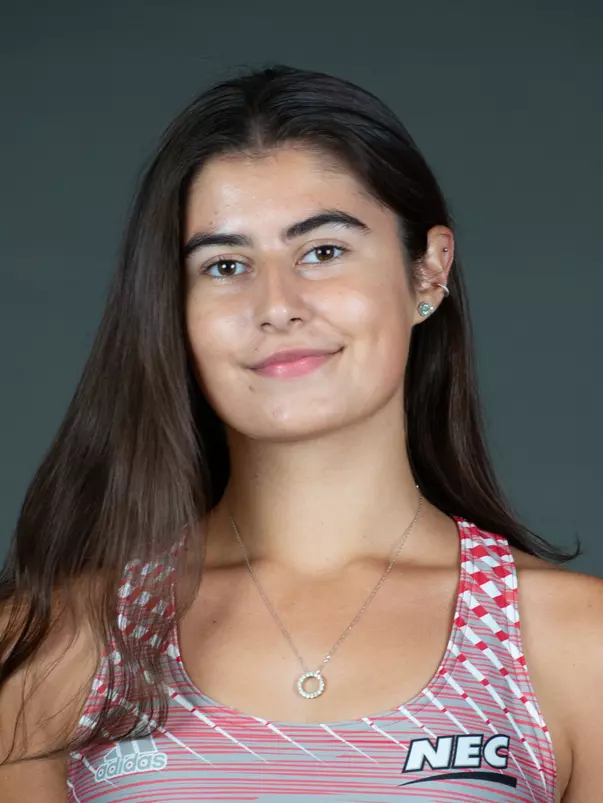 Sacred Heart University women's cross country photo by Tracy Deer-Mirek 8/22/23