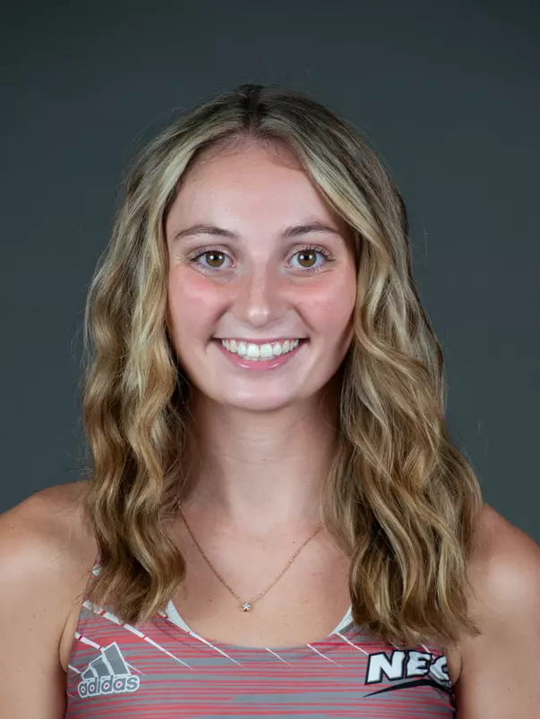 Sacred Heart University women's cross country photo by Tracy Deer-Mirek 8/22/23