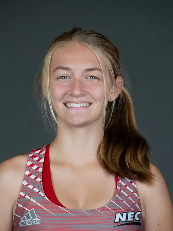 Sacred Heart University women's cross country photo by Tracy Deer-Mirek 8/22/23
