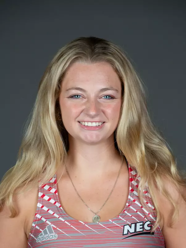 Sacred Heart University women's cross country photo by Tracy Deer-Mirek 8/22/23