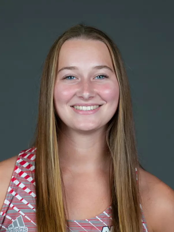 Sacred Heart University women's cross country photo by Tracy Deer-Mirek 8/22/23