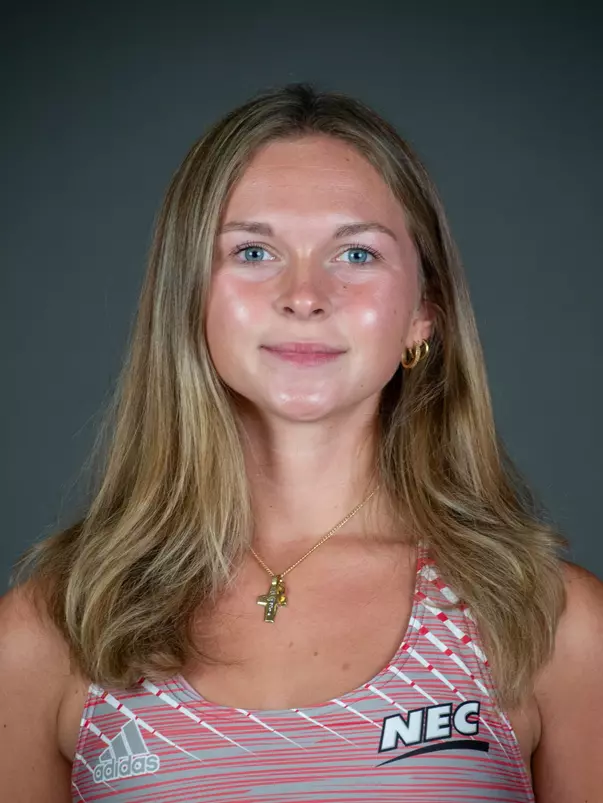 Sacred Heart University women's cross country photo by Tracy Deer-Mirek 8/22/23