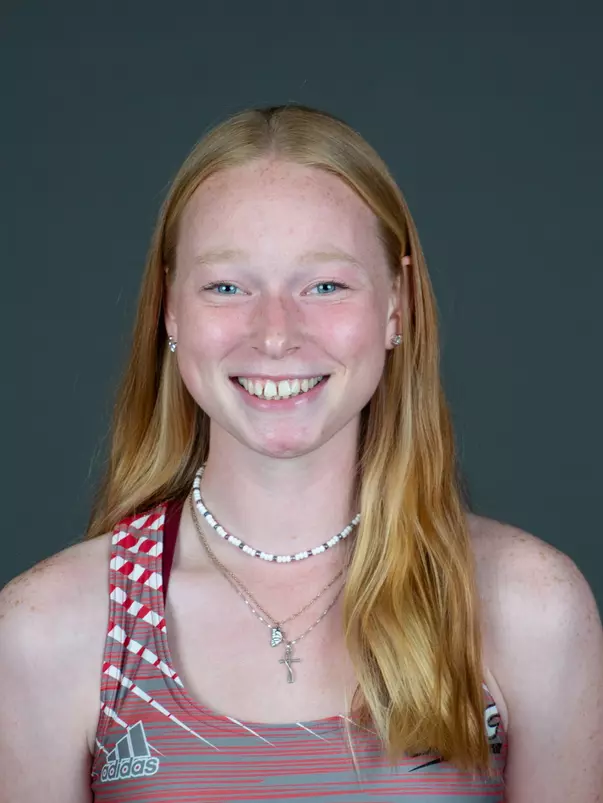 Sacred Heart University women's cross country photo by Tracy Deer-Mirek 8/22/23