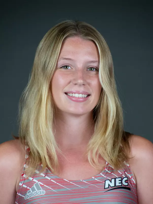 Sacred Heart University women's cross country photo by Tracy Deer-Mirek 8/22/23