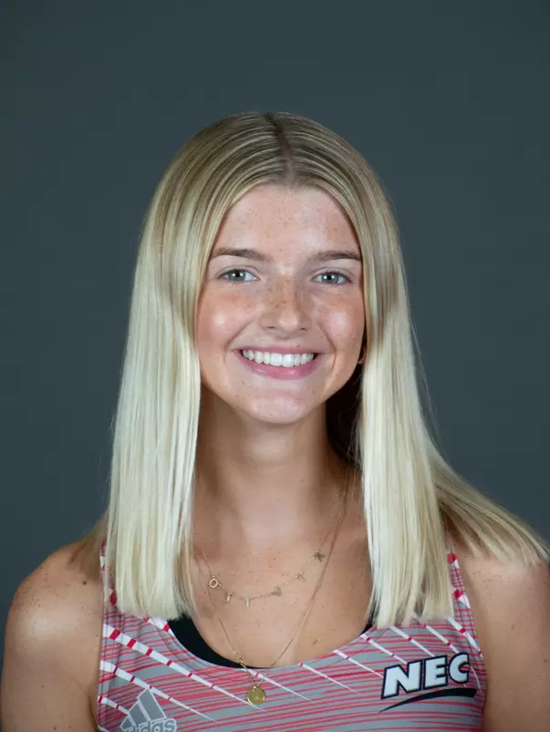 Sacred Heart University women's cross country photo by Tracy Deer-Mirek 8/22/23