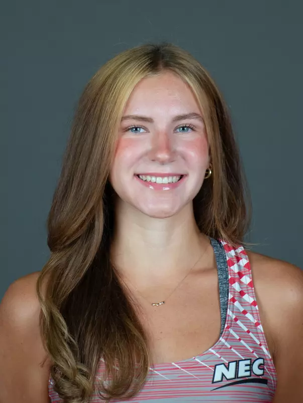 Sacred Heart University women's cross country photo by Tracy Deer-Mirek 8/22/23