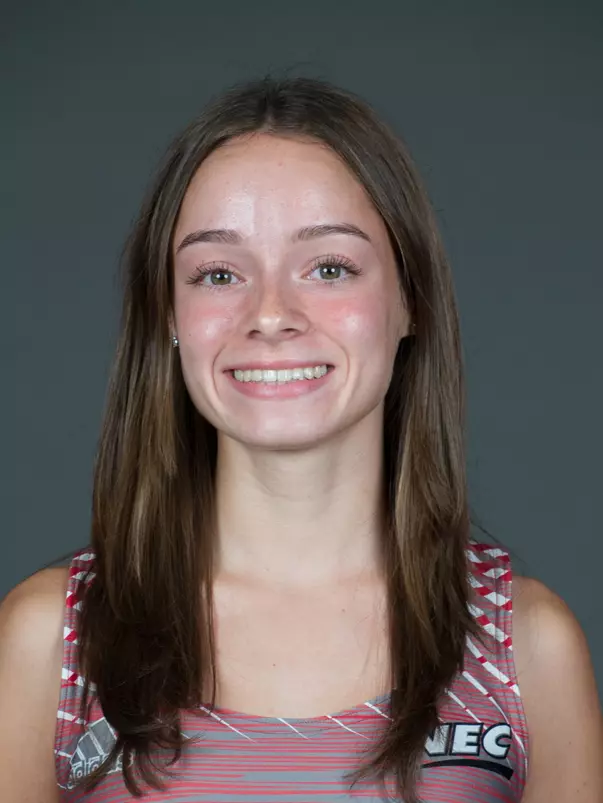 Sacred Heart University women's cross country photo by Tracy Deer-Mirek 8/22/23