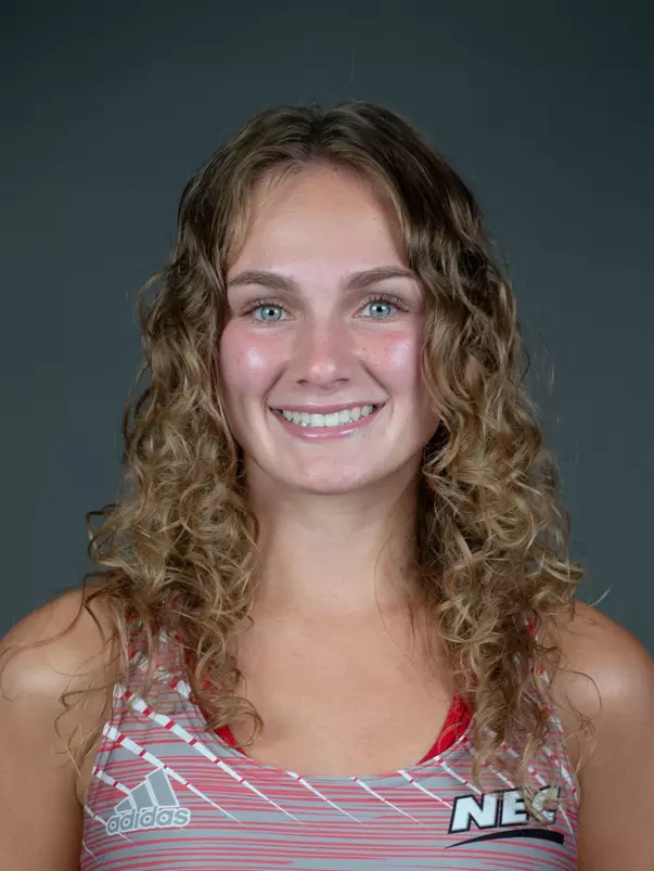 Sacred Heart University women's cross country photo by Tracy Deer-Mirek 8/22/23