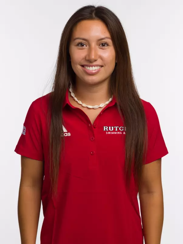 Holly Prasanto Headshot