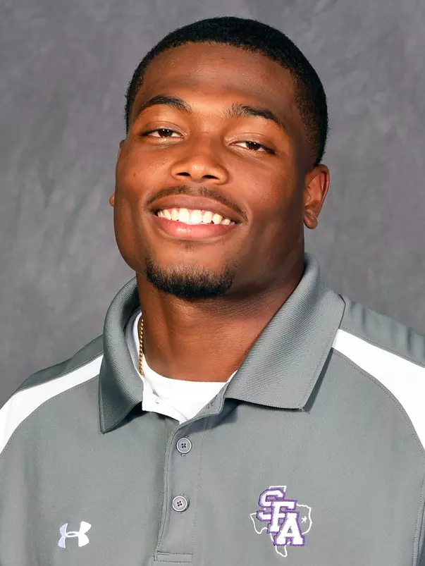 Davelle_Fox_Headshot18