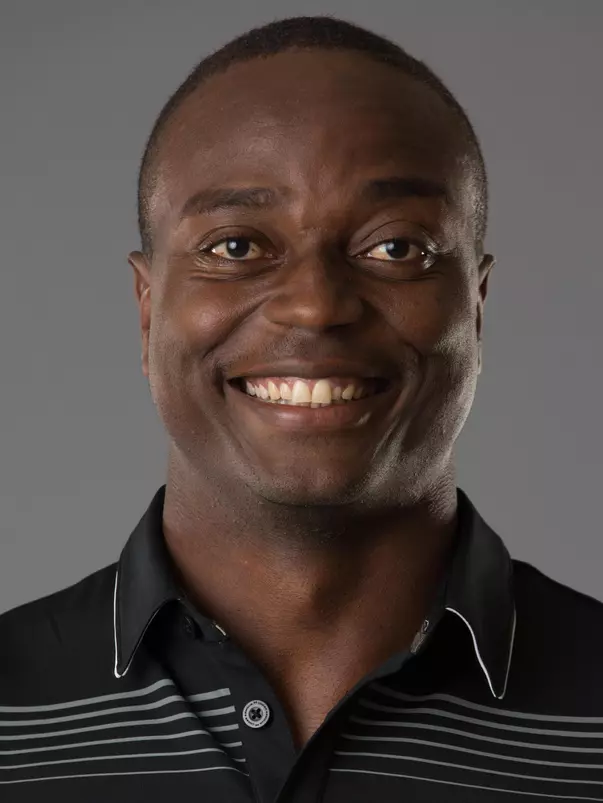 Carlos Ortiz headshot