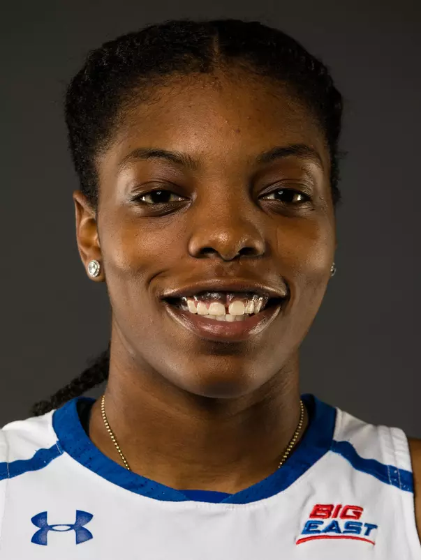 Deja Winters headshot